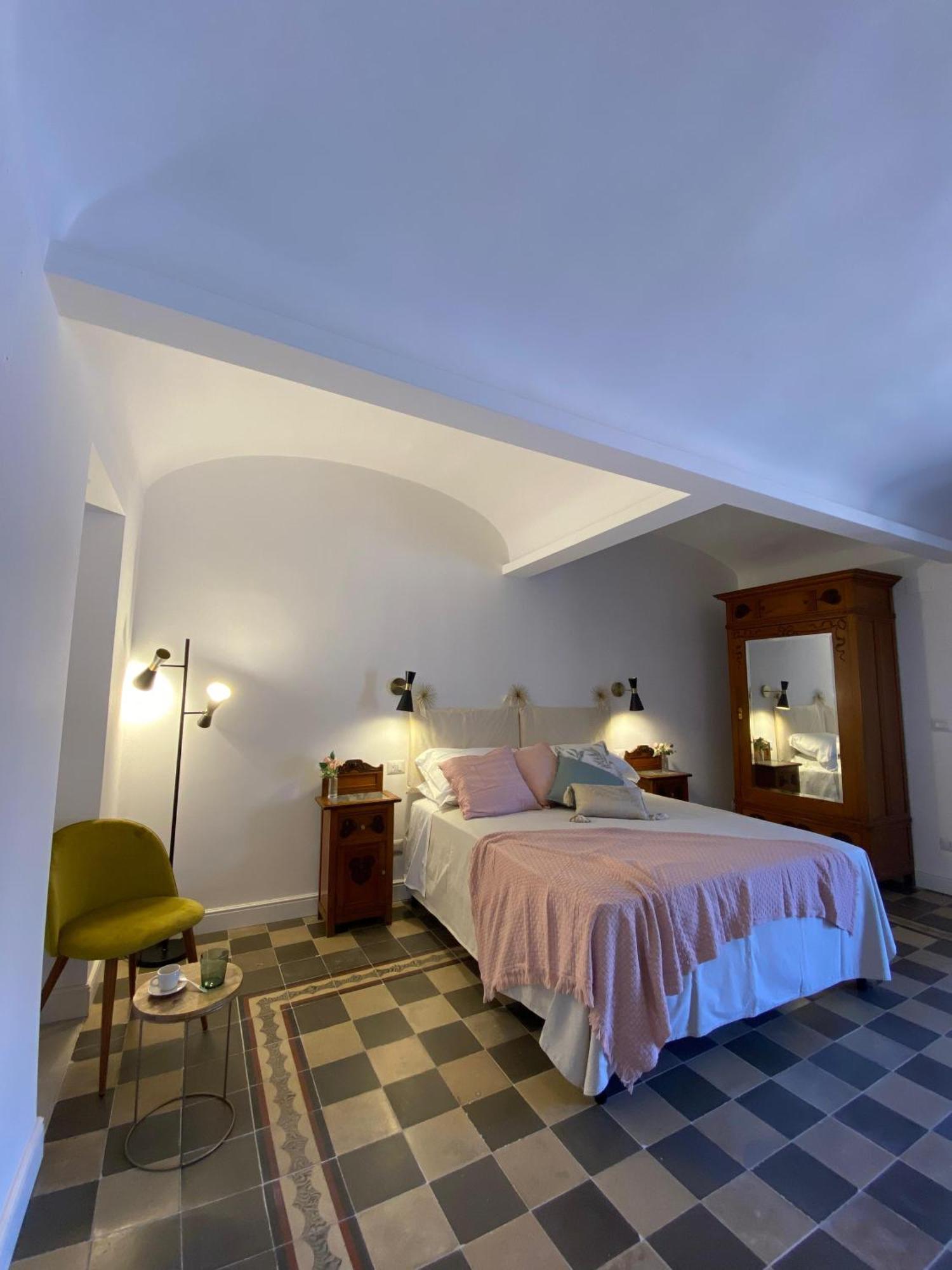 Bed and Breakfast Dimora Dei Minoriti Катания Экстерьер фото