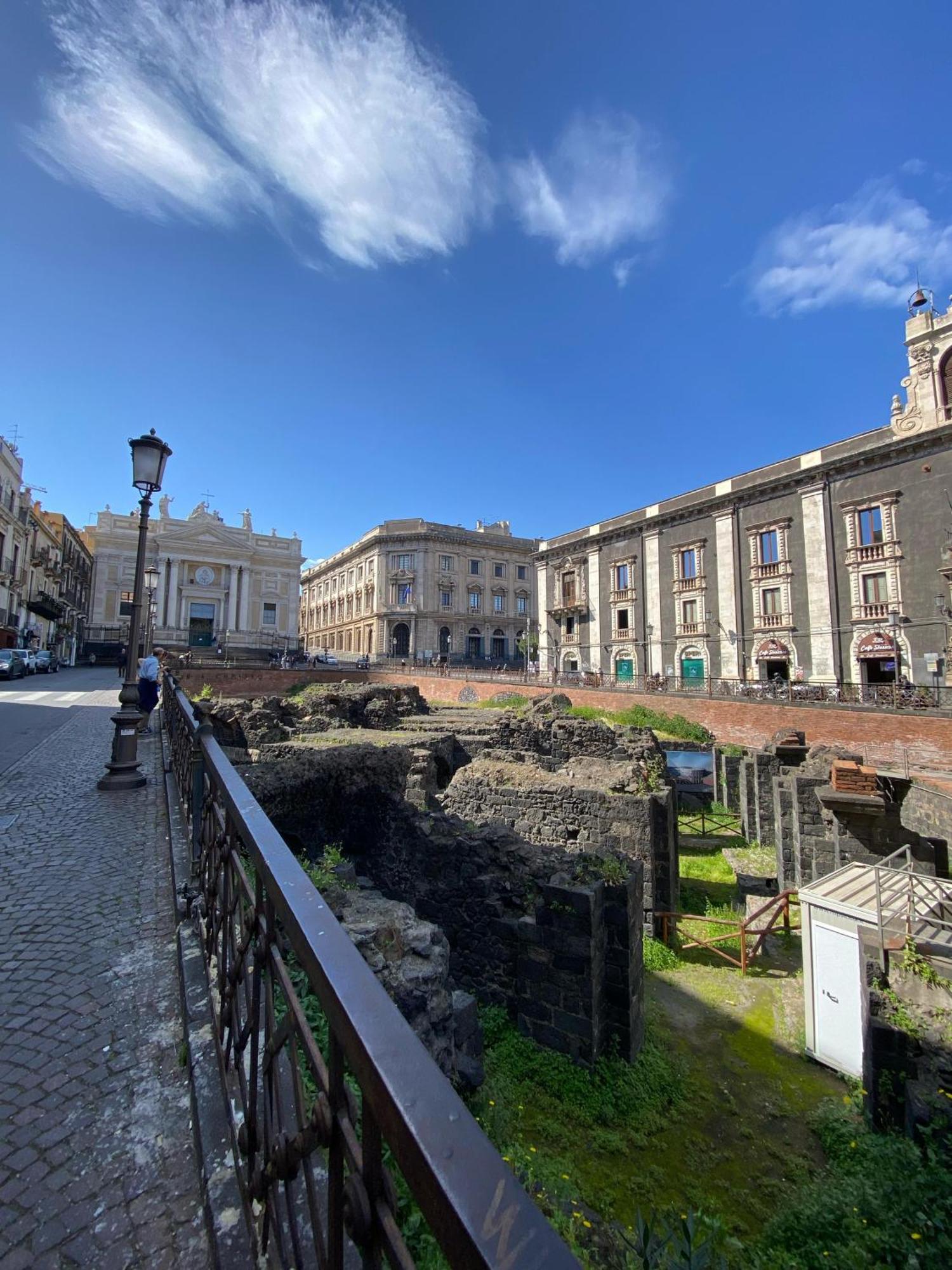 Bed and Breakfast Dimora Dei Minoriti Катания Экстерьер фото